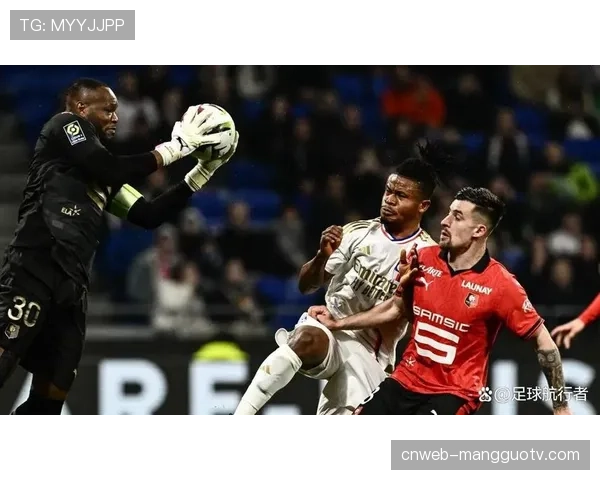 即时战报:第78分钟,拉卡泽特点射命中,里昂2-1反超巴黎。 即时战报:第78分钟,拉卡泽特点射命中,里昂2-1反超巴黎。